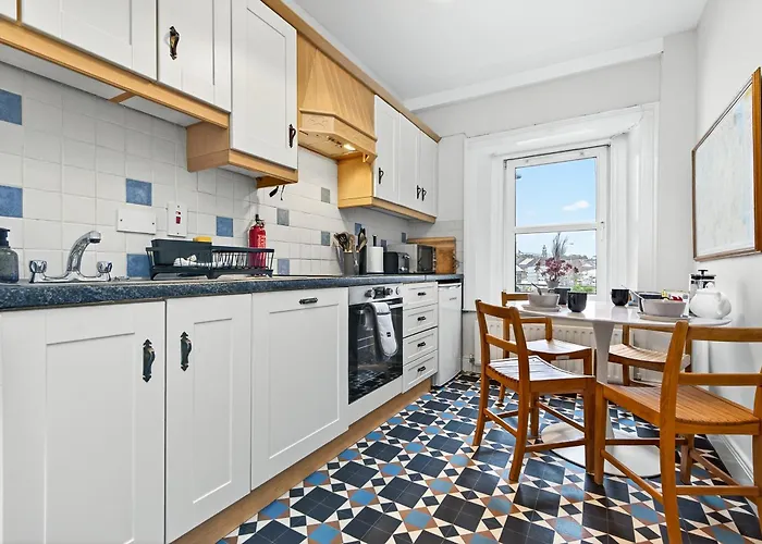 Apartment Wolfe Tone 2