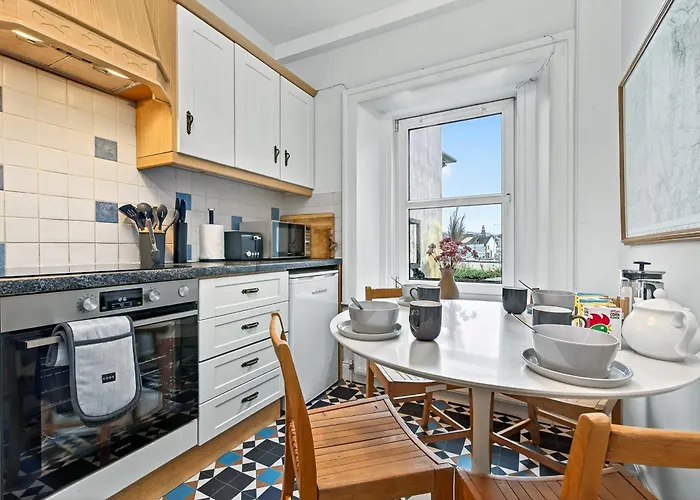 Apartment Wolfe Tone 2 *